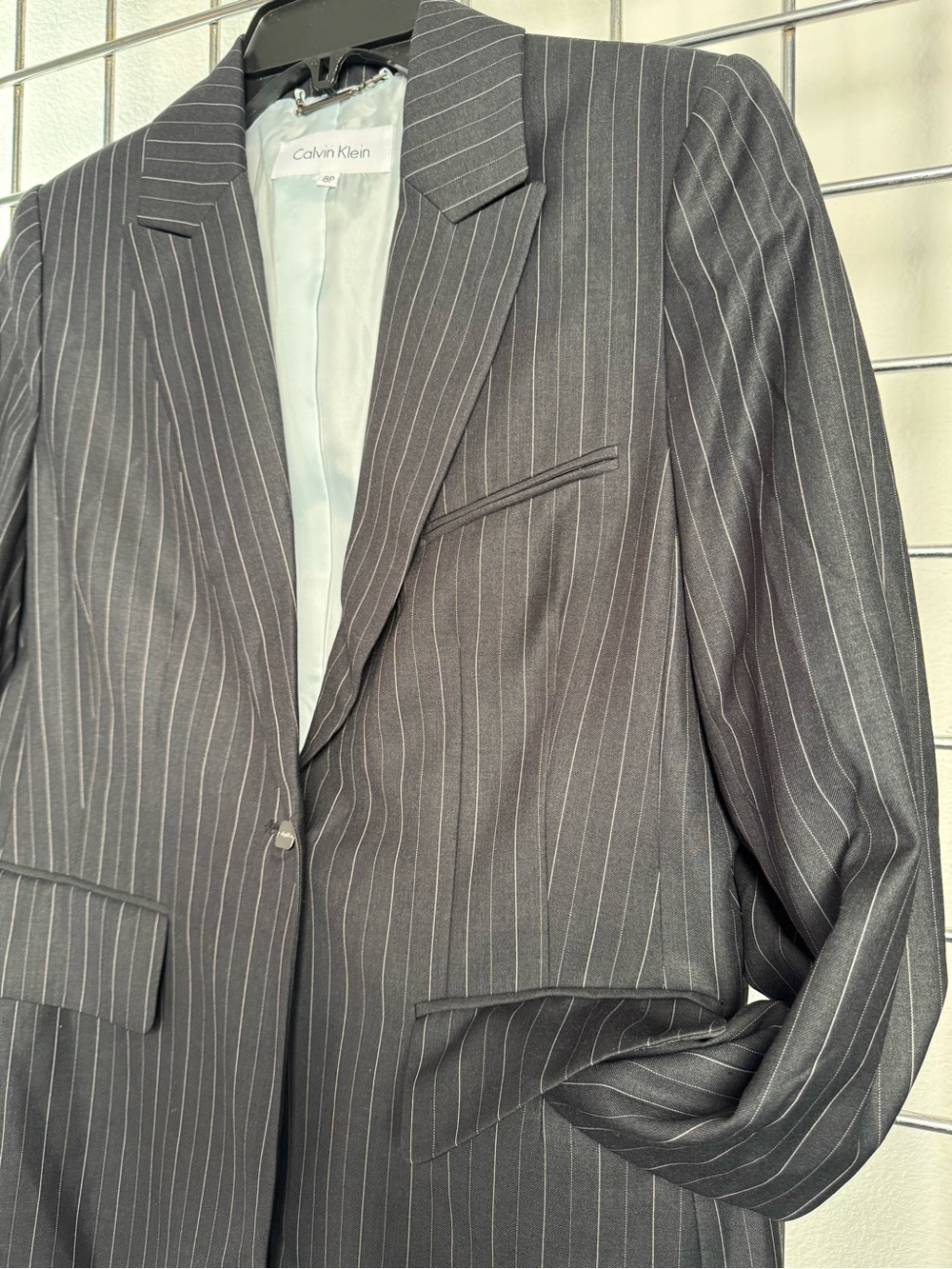 CALVIN KLEIN Pinstripe 2-Pc Gray Pant Suit Size 8P NWT $320 Retail - Picture 4 of 15